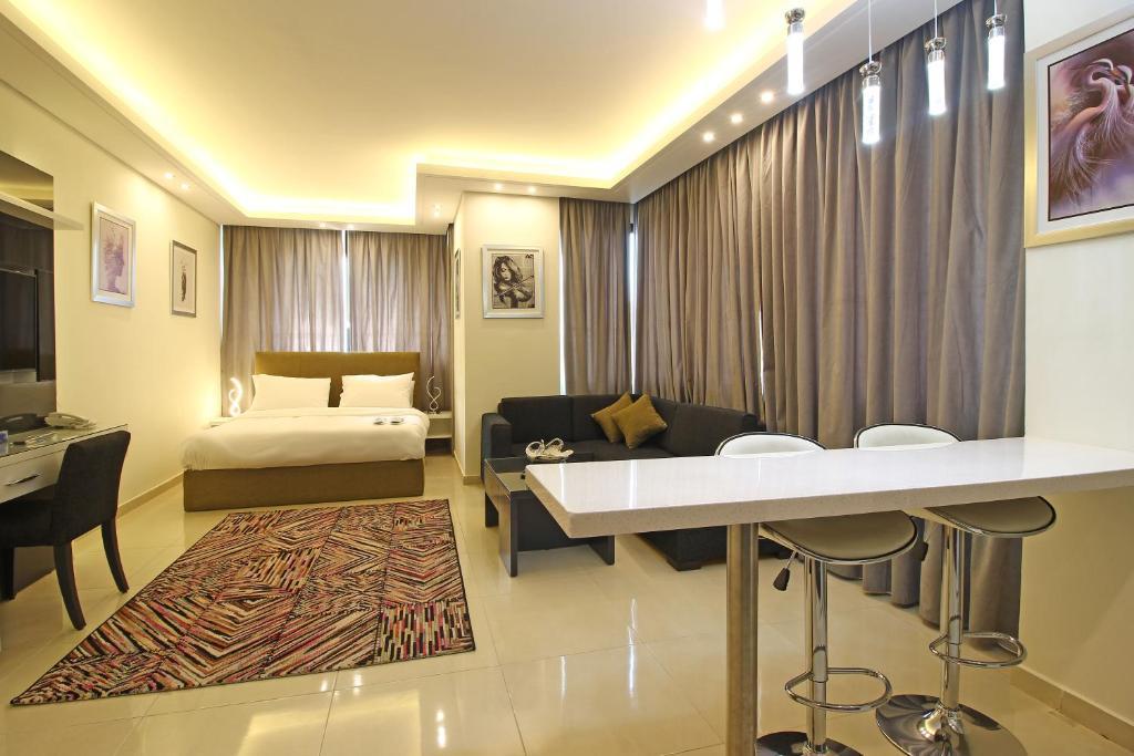 Palm Suites,